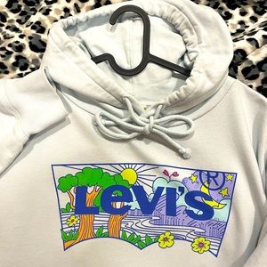 Levi’s hoodie 🌈✨